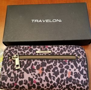 Travelon  RIFD Wristlet Wallet
